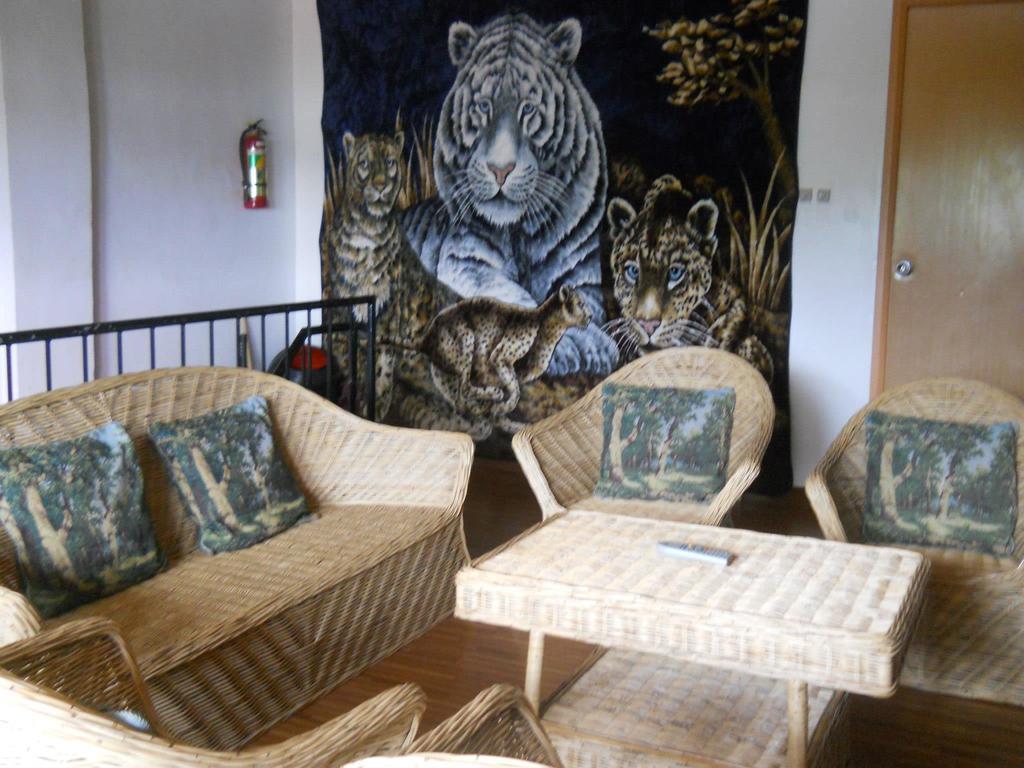 Lagrosa Backpackers Hotel โกรอน ภายนอก รูปภาพ
