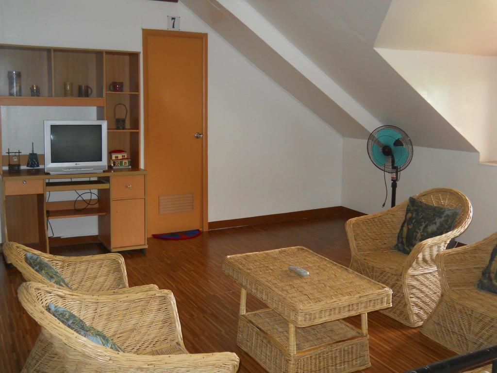 Lagrosa Backpackers Hotel โกรอน ภายนอก รูปภาพ