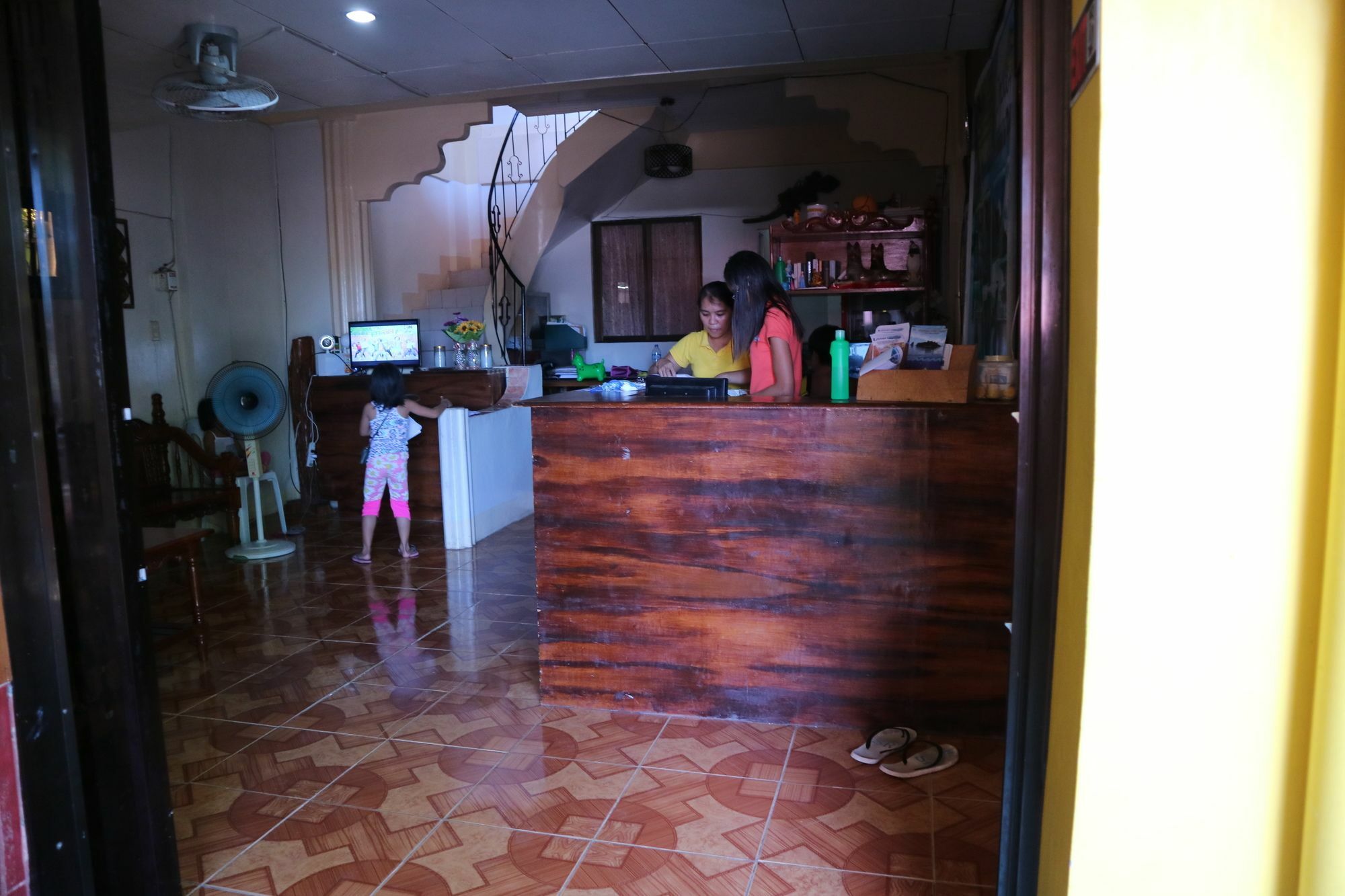 Lagrosa Backpackers Hotel โกรอน ภายนอก รูปภาพ
